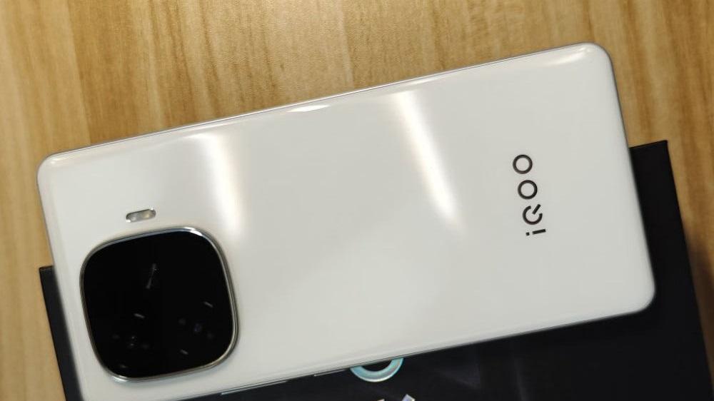 iQOO爆发，第三代骁龙8S+6000mAh降至1599元，这才是真香千元机