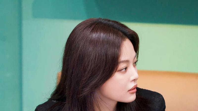 辛芷蕾片场超有才！自制防护面罩，在敦煌片场火出圈