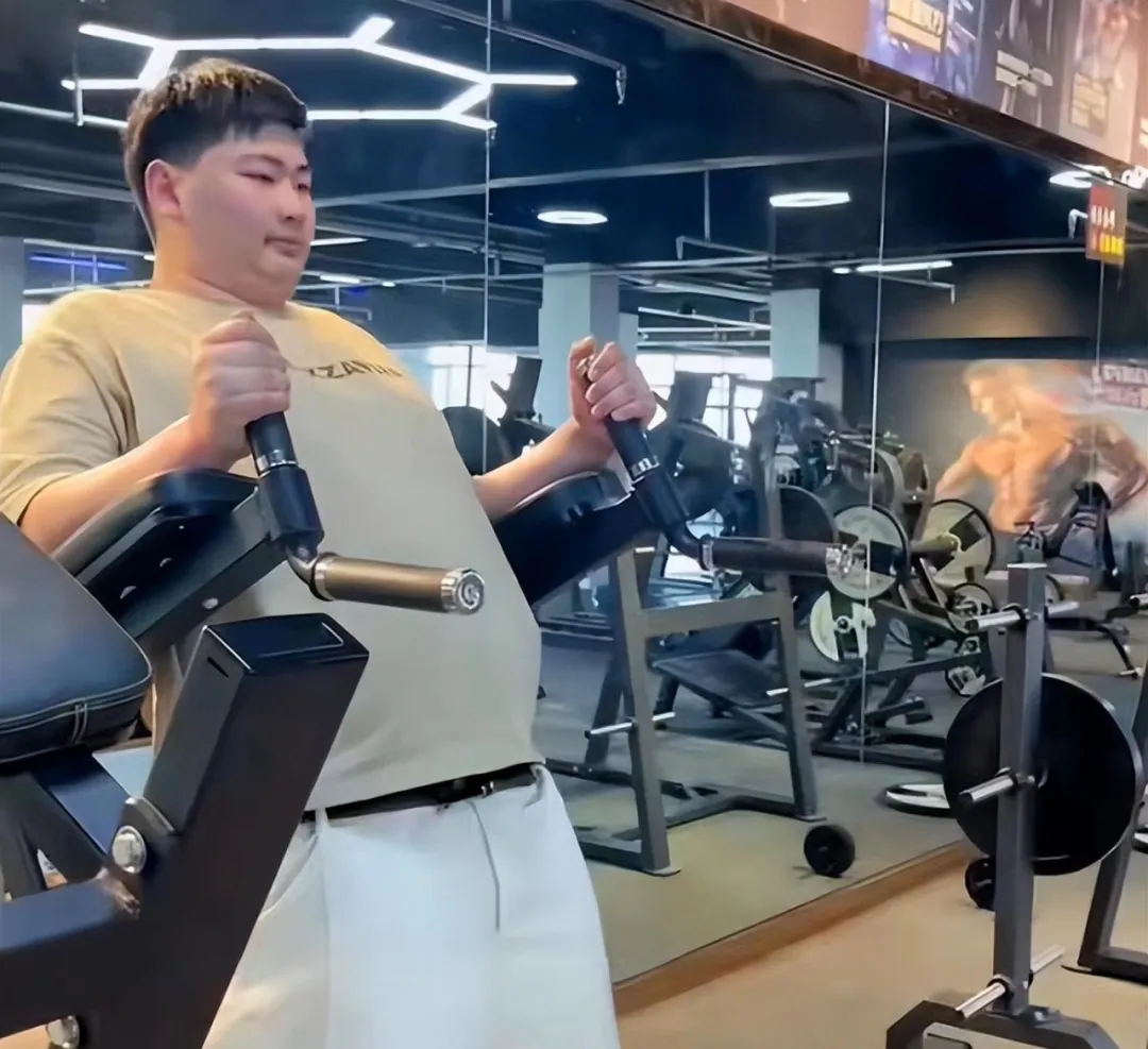 离婚三年后，陈亚男朱单伟再无交集，一个有钱一个有颜，结局却大不同