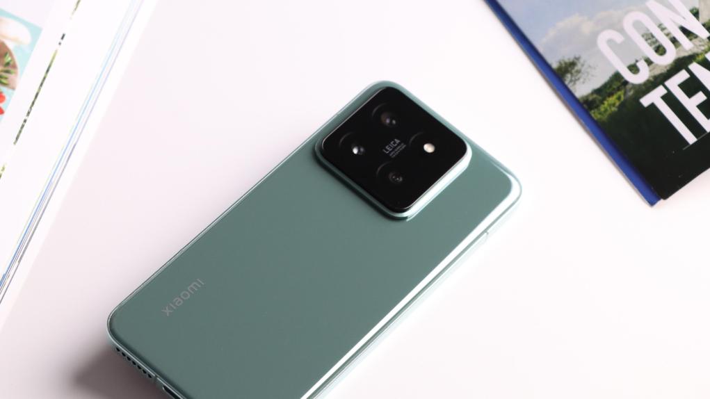 从4599元跌至2591元，512GB+长焦镜头+无线充电，沦为真香中端机