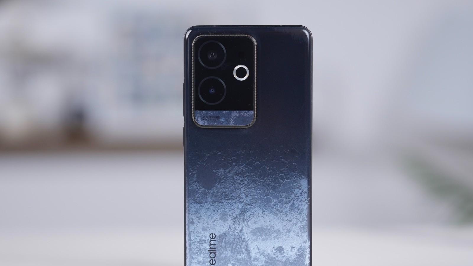 真我放弃高利润！骁龙8Gen3手机突降至1616元，120W快充+金属中框