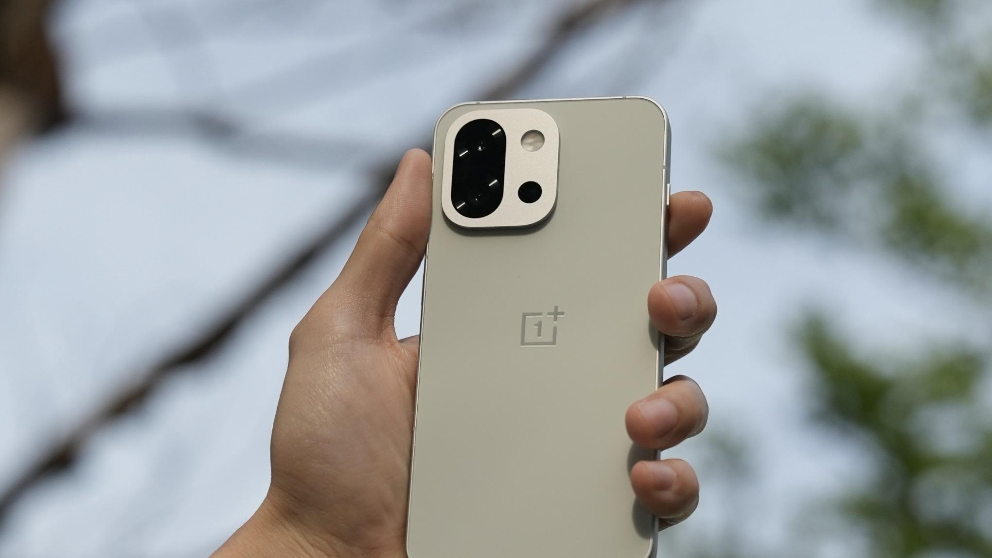 一加彻底发飙？骁龙8至尊版+16GB+1TB突降950元，小屏旗舰大跳水