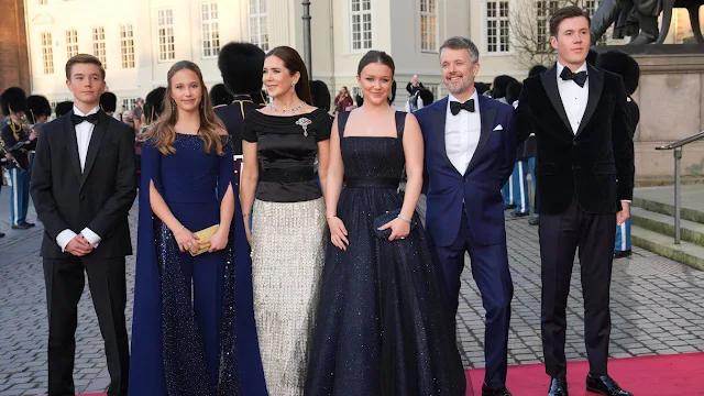 丹麦公主18岁生日庆典！有着中国血统的丹麦王子也来了，太帅气了