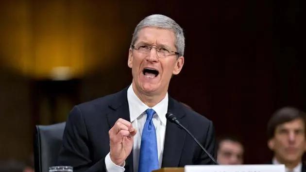 iPhone不可取代？苹果CEO库克被尖锐提问，不敢承认落后！