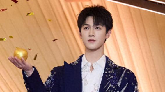 《冰湖重生》杀青，李昀锐战损造型堪比“相柳”，男二意外出圈