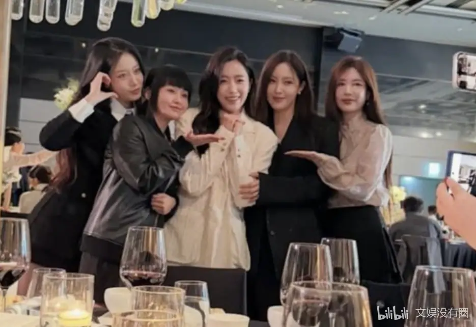 T-ara成员“合体”庆祝咸恩静婚礼，唯独现居迪拜的素妍缺席了