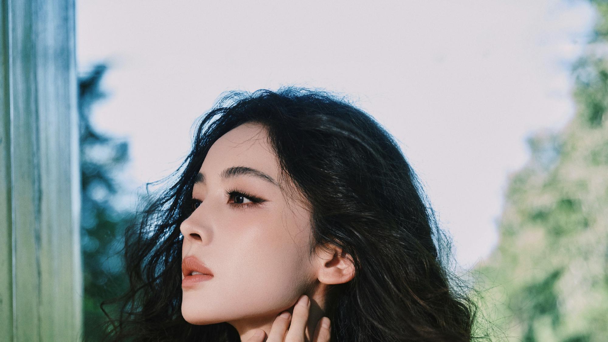 果然，论女明星性感造型，娜扎就没输过