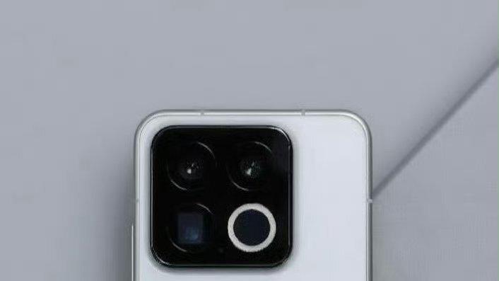 魅族22系列外觀出爐：驍龍8s Gen4+方形Deco，或8月中旬發布