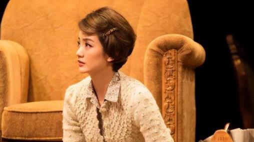 为何朱杰在《潜伏》爆红后不见踪迹？看到她老公的身份才恍然大悟