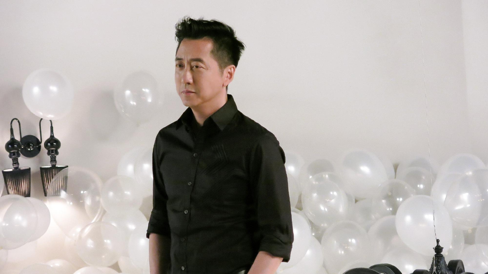 恩利带庾澄庆拍新年视频，叮嘱父亲不要臭脸，哈林看儿子眼神宠溺