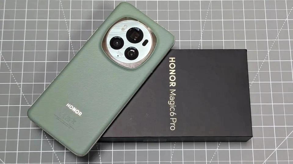 荣耀终于放弃抵抗，16GB+1TB跌价2658元，顶配旗舰售价一降再降