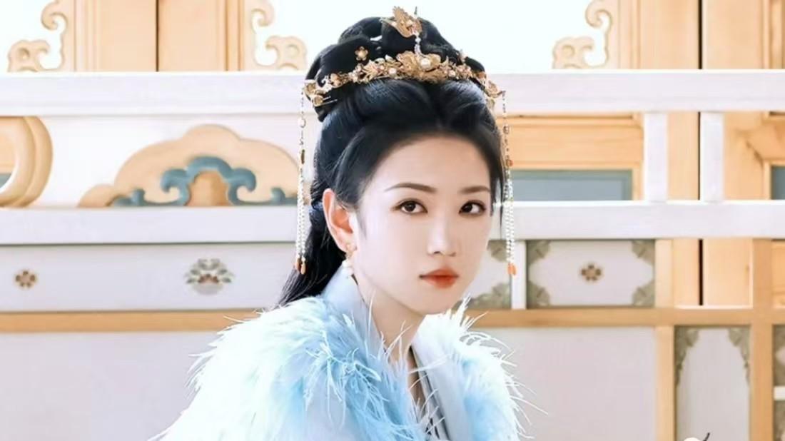 19岁开始拍戏，27岁代露娃凭晋江式演技爆火，名字由来让人意外