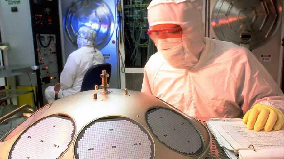 下跌23%？日本圍“堵”中國芯計劃失敗，日媒：自己賠了個精光