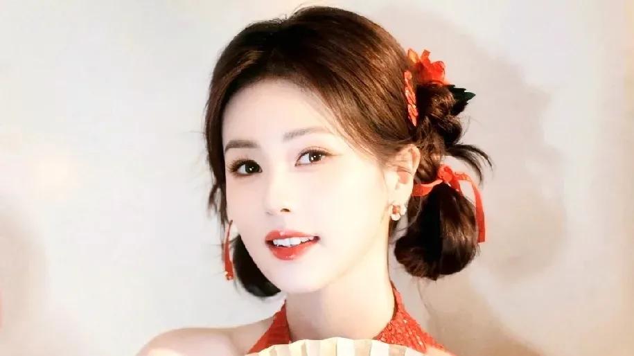 白鹿演技与颜值并存，获得万众粉丝，无数人拜倒其石榴裙下。