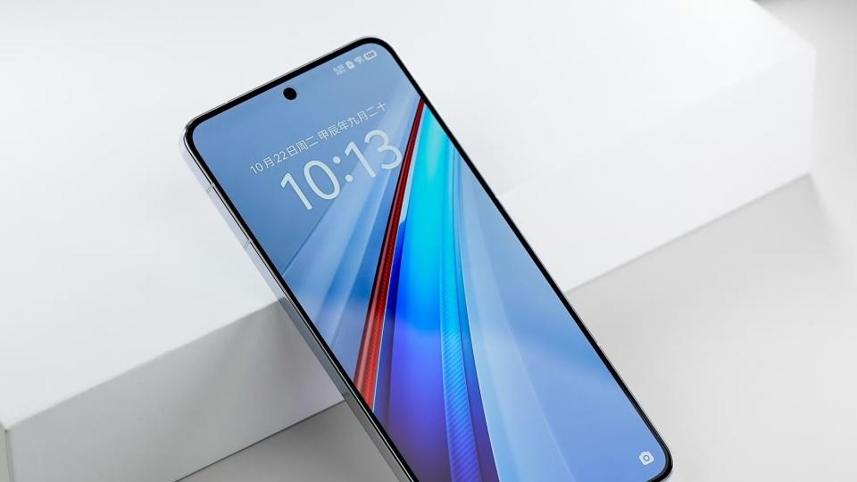 iQOO 15系列再次被确认：标配中底潜望镜，核心配置也没悬念了