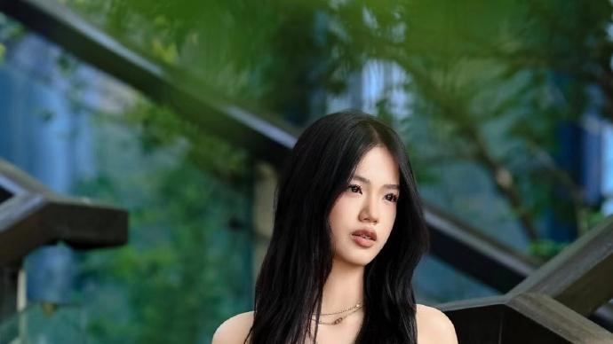 钟丽缇带三个女儿参加活动，二女儿jaden超漂亮，和妹妹一样可爱