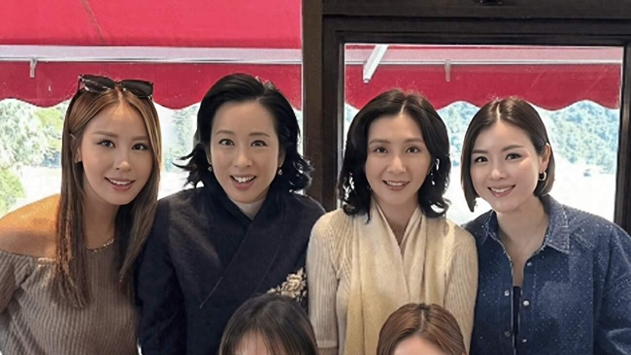 43岁香港知名女星怀第四胎，上围丰满孕味十足，喜讯曝光