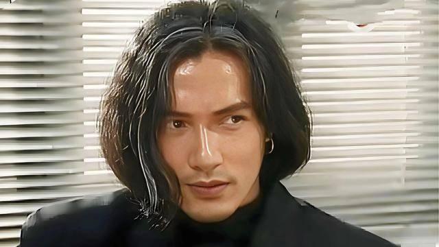 TVB老戏骨年轻帅气剧照引关注，与黄家驹是挚友