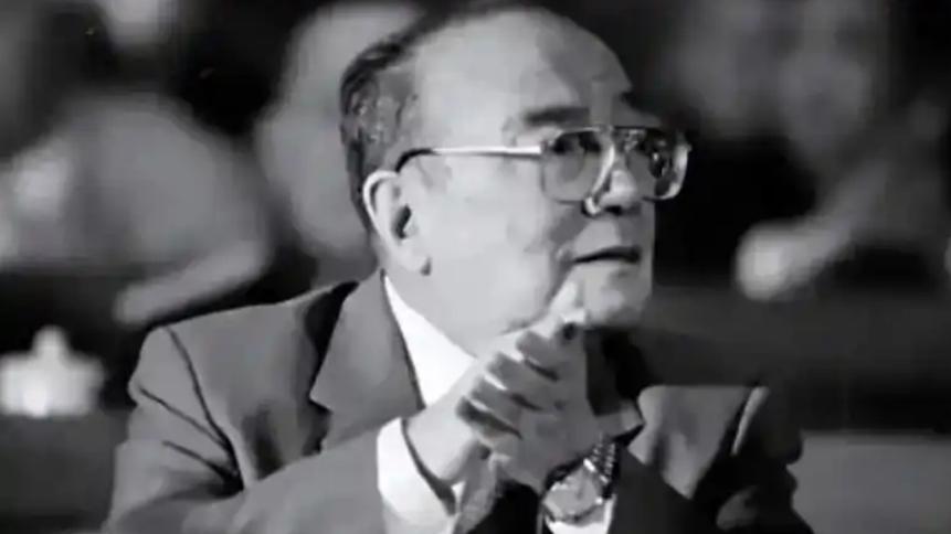 1983年，杨尚昆接见古月，刚见面就批评：毛主席可不是你这个样子