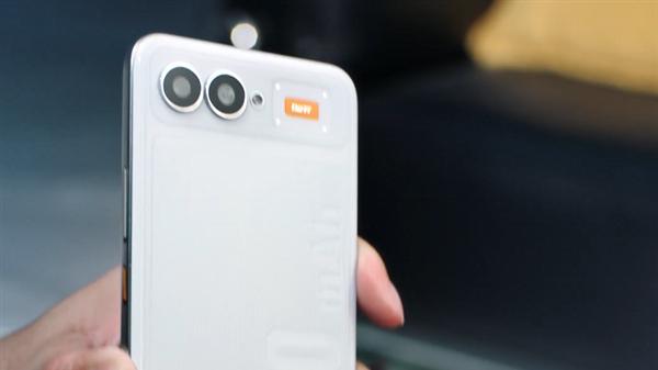 充一次电用5天！全球首款15000毫安电池手机亮相：这外观配置爱了