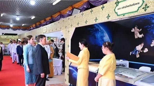 苏提达陪伴玛哈亮相，玛哈却被头巾美女给迷住，欧拉弄超越苏提达