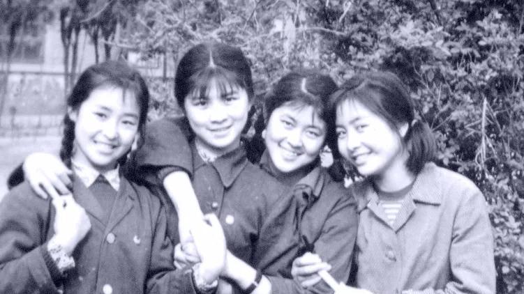 倪萍回忆青葱岁月：与迟蓬徐映红的青春约定与半生情谊