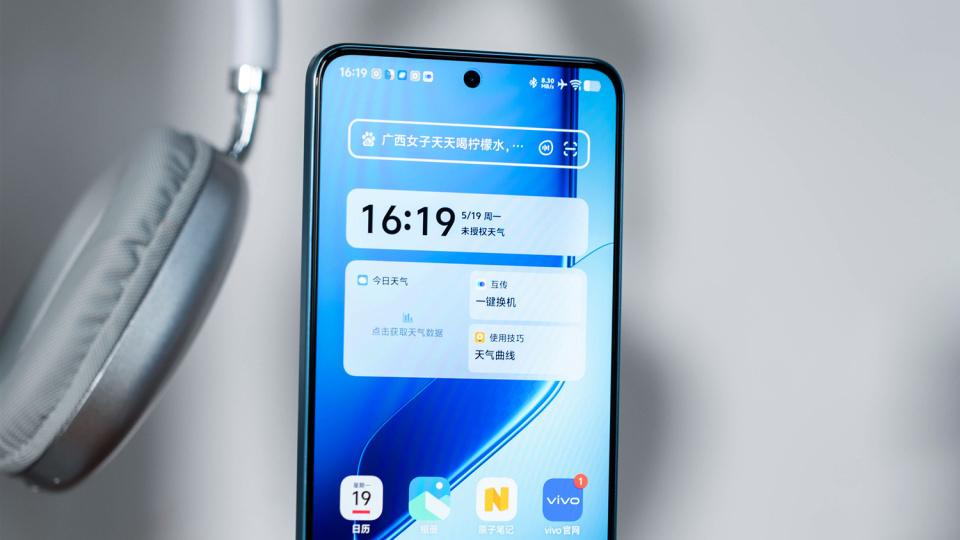 iQOO 15与Neo11双机齐发：性能旗舰大小王，配置基本拉满！