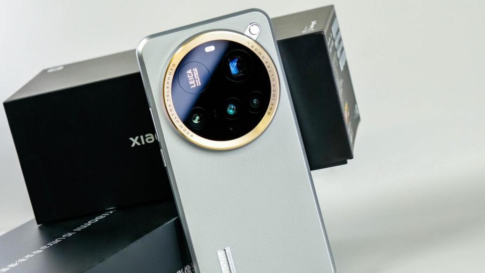 小米豁出去了，6000mAh+2K屏+8K视频，高端“机皇”终于跌至新低