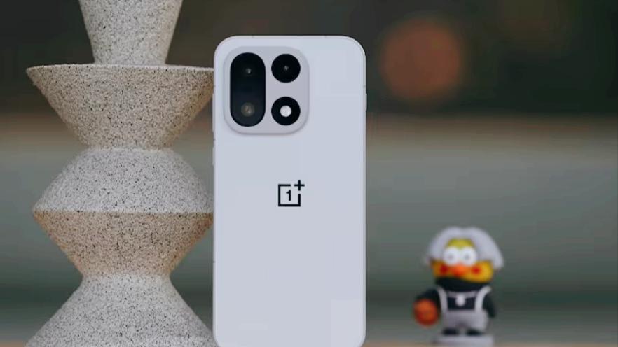 大電池救不了暴力性能？一加15實測撕開真相：穩、狠、但真的費電