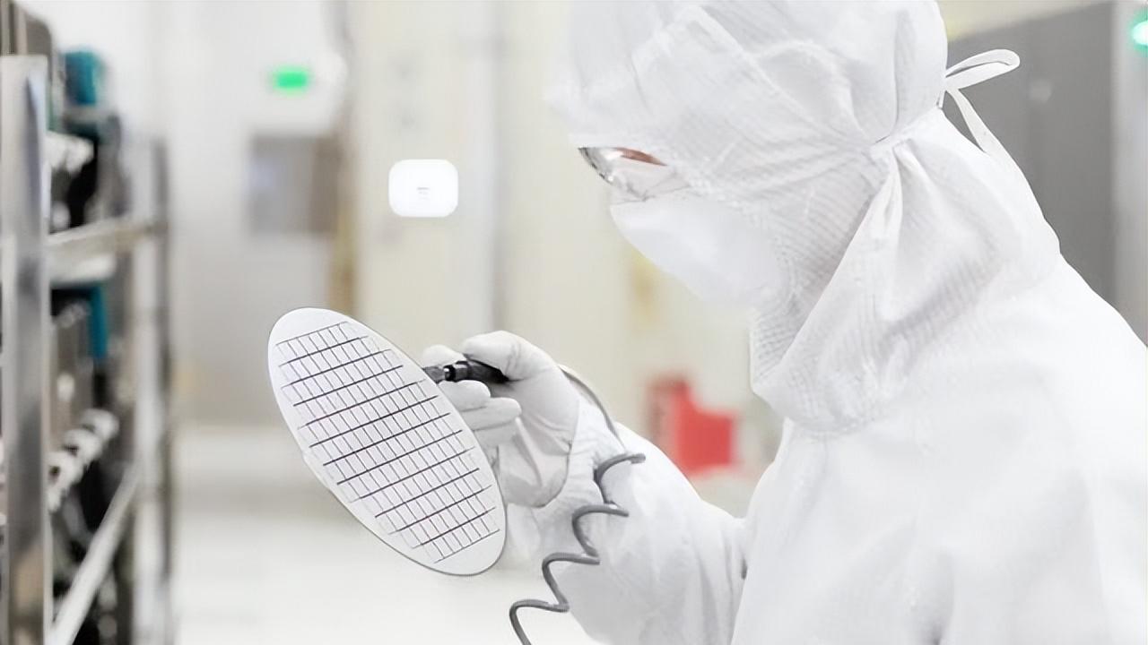 徹底攤牌了？美國對華芯片出口管制又“松”了，外媒：終究沒頂住