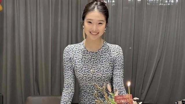 马伊琍大女儿长大了，颜值高到犯规，可是16岁这么成熟？