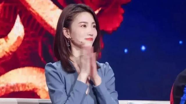 江苏卫视这个女主持人真漂亮，在主持界，应该也算是出类拔萃了