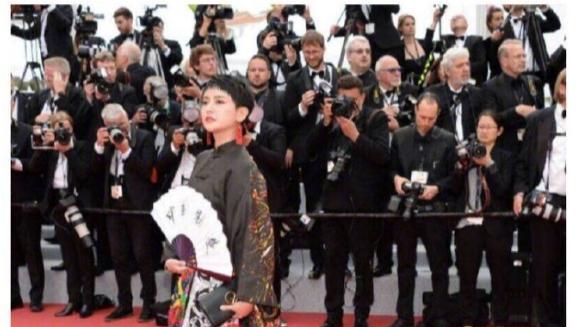 周杰伦暗巷操新欢，林允为满足周星驰停经，港媒的嘴是真敢说啊