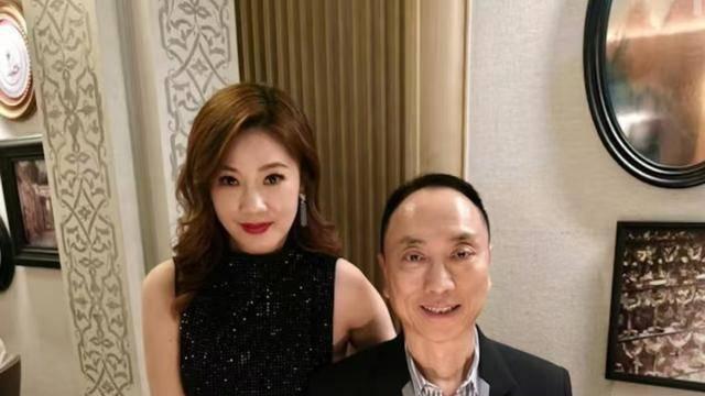 背景不俗！前港姐嫁大20岁富商原是门当户对，谈父亲曾经营钻石厂