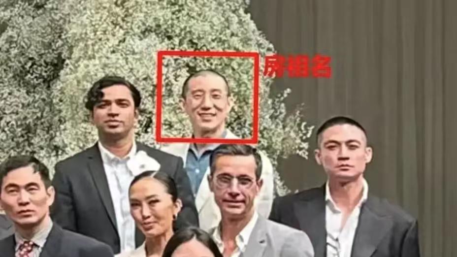 星二代惊变！房祖名暴瘦秃顶近照曝光 与71岁成龙状态天地差