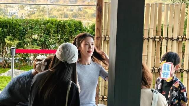 金晨带亲姐姐现身三亚，小外甥帅气到炸，网友：这基因太强大了！