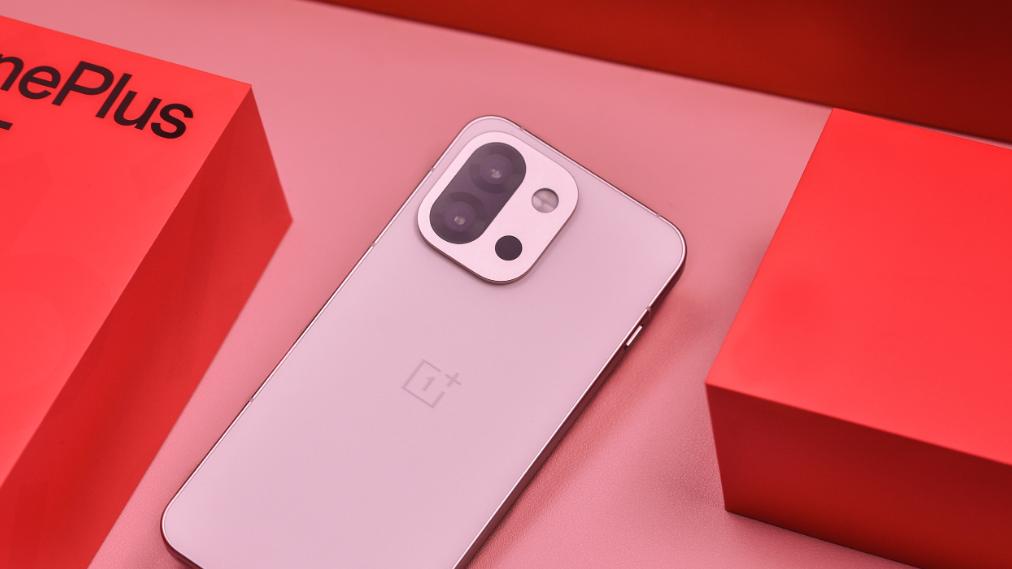 一加不要利润了？骁龙8至尊版+6260mAh+金属中框，低至2430元起