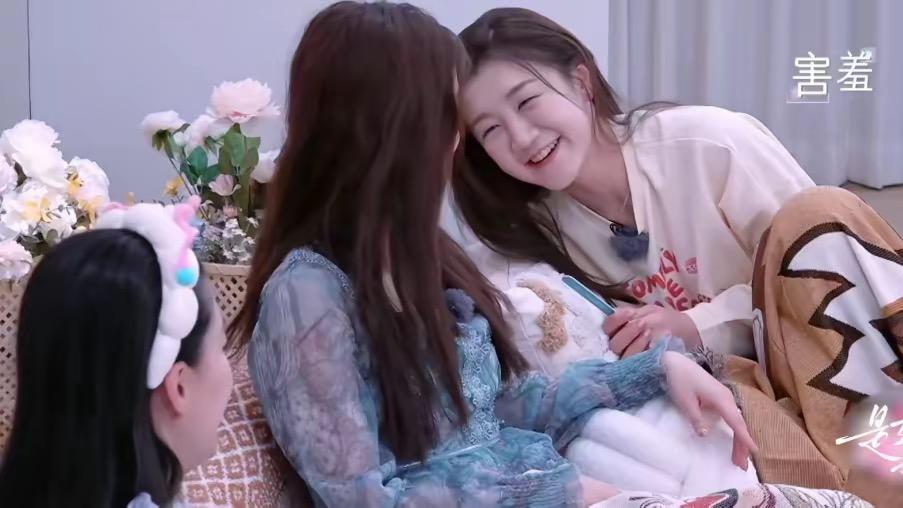 黄圣依调侃陈梦：教我儿子学乒乓球免费行不行？陈梦回复超搞笑