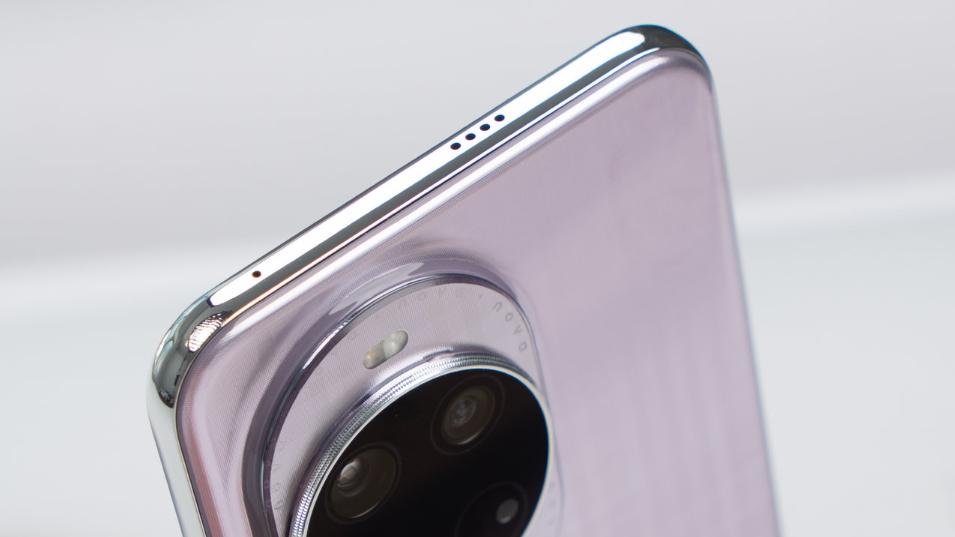 麒麟芯片+潛望長焦+鴻蒙OS，定價2699元起，華為新機有性價比了啊