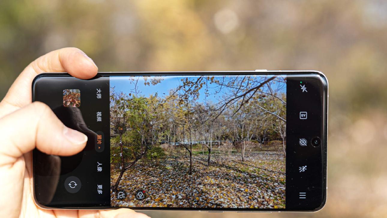 2025买手机建议一步到位，几乎“无短板”的手机，512GB价格实惠