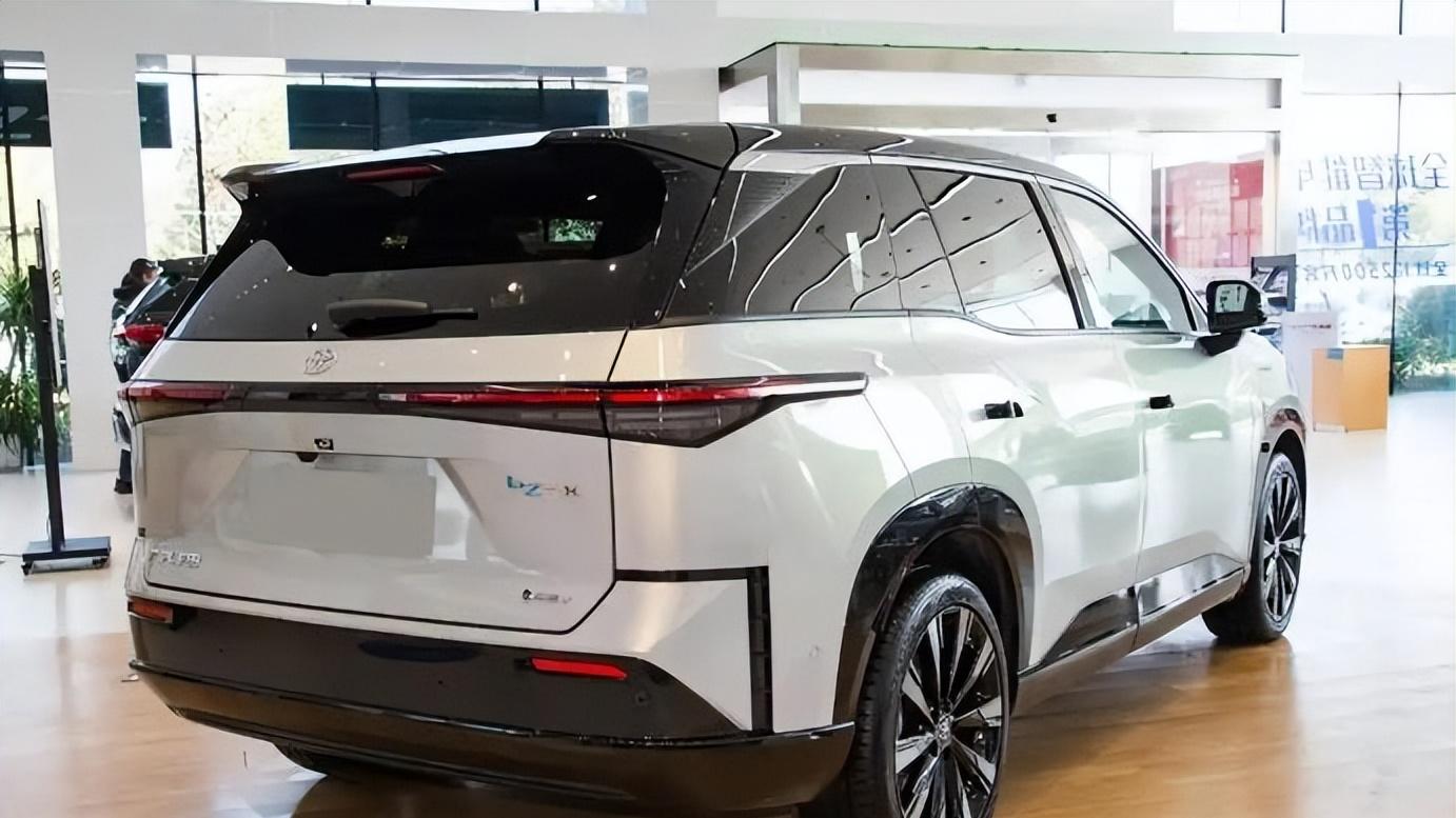 高阶智驾卷王——铂智3，14.98万起颠覆行业认知！