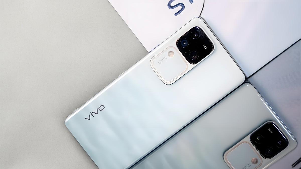 从3699元跌至1876元，16GB+512GB+三主摄，半价拿下旗舰机