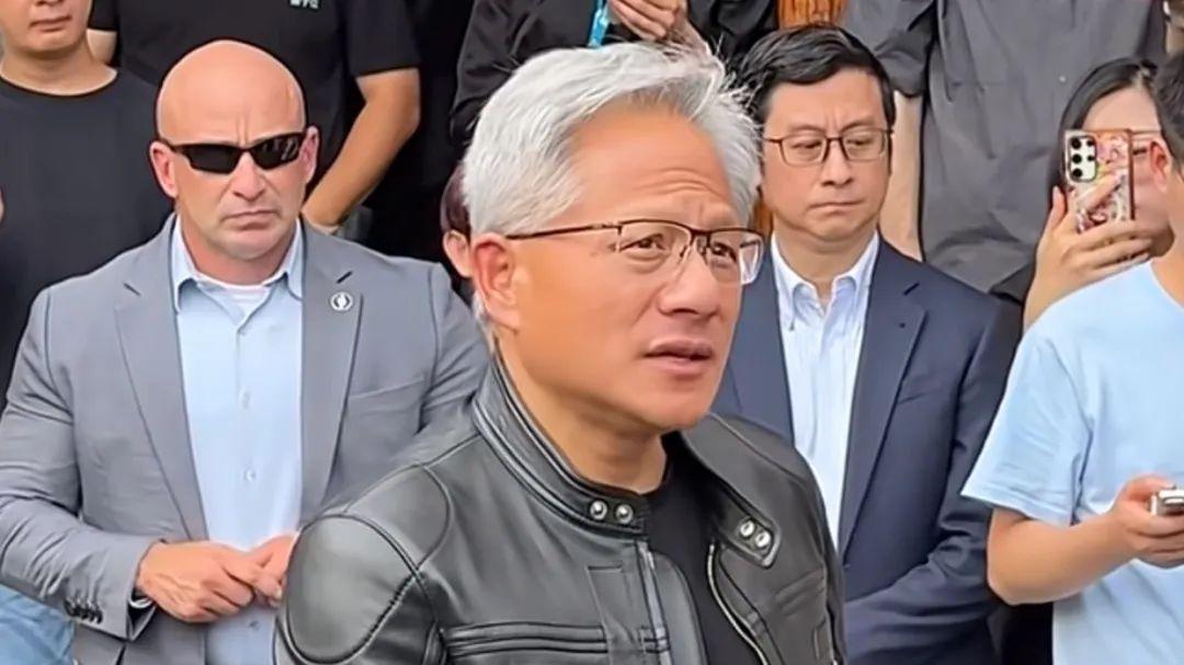 英伟达黄仁勋：贬低华为的人很天真！