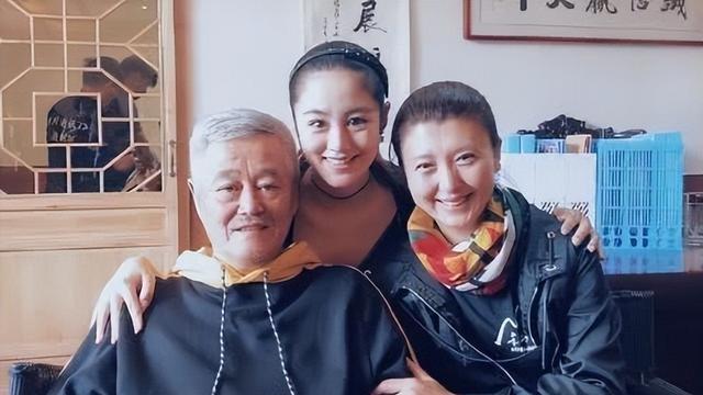 她被赵本山养了11年！却因被判了14年的前夫，伤了恩师的心！