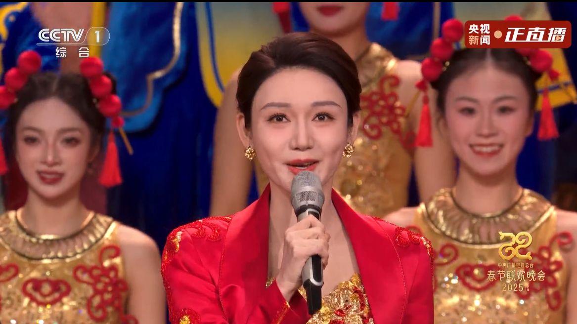 马凡舒龙洋曝过年给撒贝宁家娃压岁钱，立马被小撒保管，理由搞笑