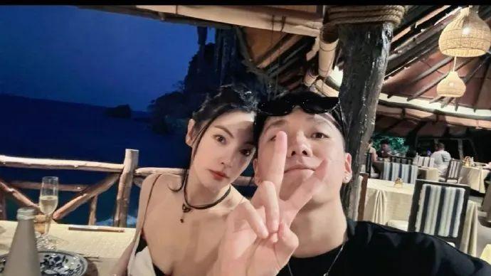 张雨绮男友晒合照官宣恋情！