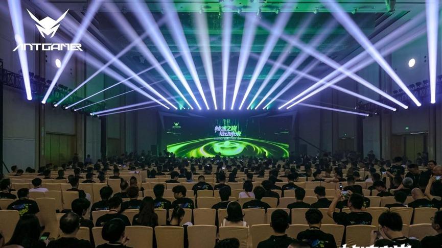 2025蚂蚁电竞全球首款750Hz显示器重磅亮相