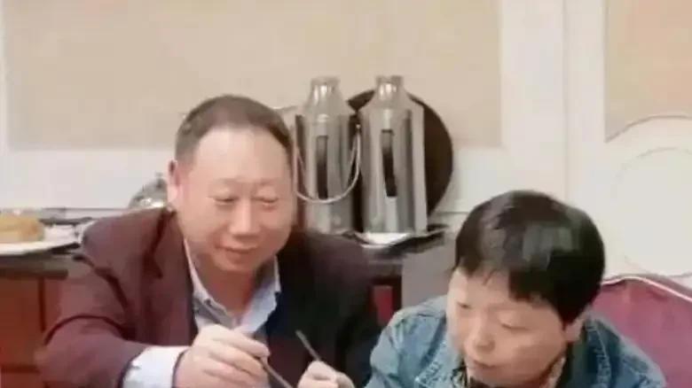 杜妈直播间唠家常：最放心不下的就是闺女，以后日子她希望郭威能替她照顾好姐姐