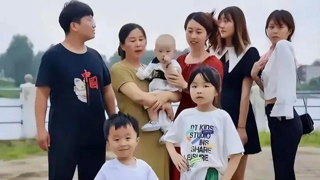 田静发文否认是富太太，身兼数职过得很辛苦，田小姨曝田静无工作