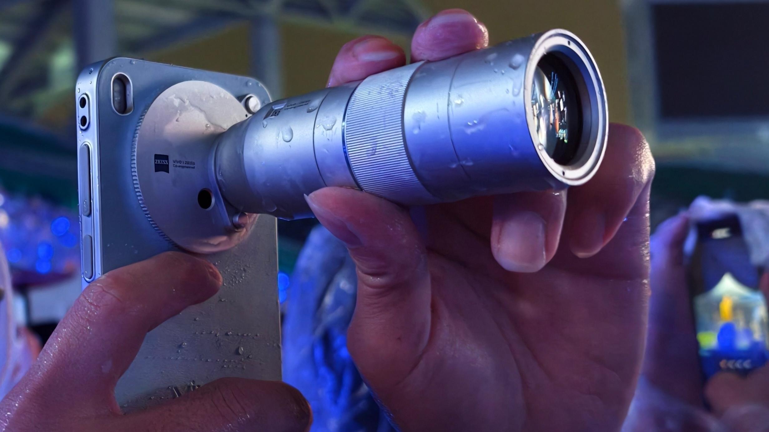 vivo X300稳了，2亿主摄+长焦增距镜